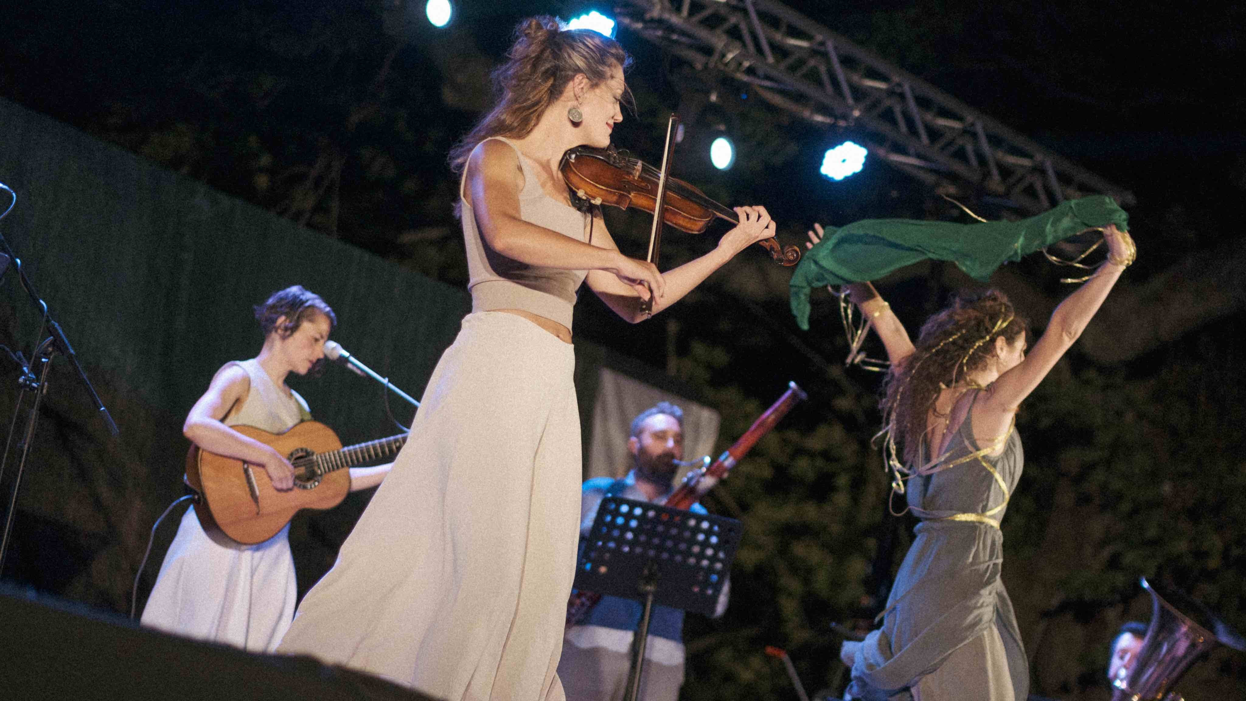 Alcedo Folk Band«Τα λουλούδια Μαρτυρούν»